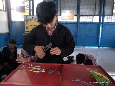 Produktif TKR